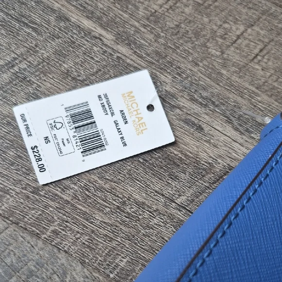 Michael Kors Arden Medium Crossbody Bag Galaxy blue - Picture 6 of 9